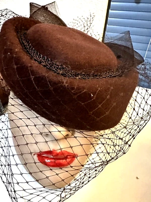 Sombrero Pastillero Vintage Años 50 Sin Ala Marrón Lana Velo Con Lazo Foto 1 de 4