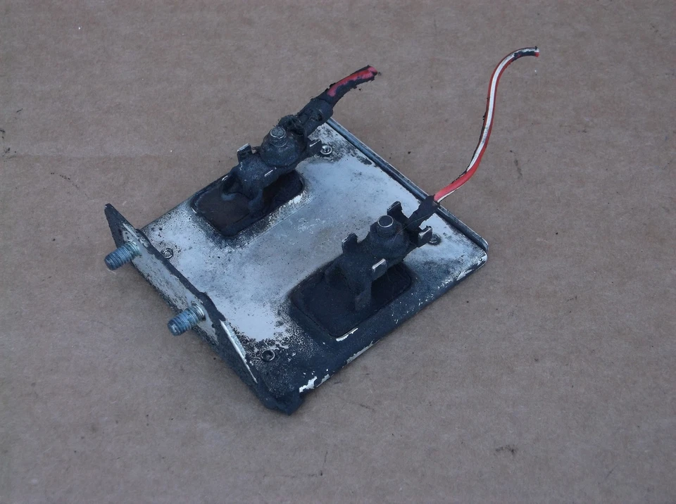 Пластина резистора серии электрических вентиляторов Audi B5/C5 A4/S4/A6 (1996-2004) - Изображение 1 из 1