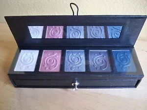THE BODY SHOP SPARKLE EYE PALETTE 02 $24 VALUE 5 SHADES - Picture 1 of 3