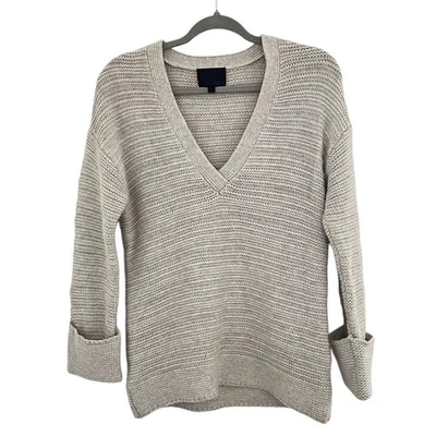 Suéter INTERMIX Mezcla Lana Cachemira Grueso Cuello en V Gris Claro P S Foto 1 de 4