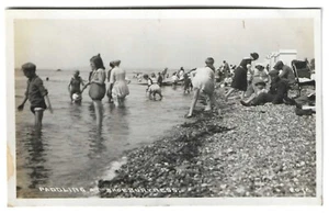ESSEX - PADDLING AT SHOEBURYNESS 1922 Padgett Real Photo Postcard - Foto 1 di 1