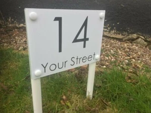 FREESTANDING UPRIGHT HOUSE SIGN PLAQUE LAWN AND GARDEN DOOR NUMBER HOUSE SIGN - Picture 1 of 14