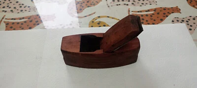 Antique wooden plane. 2.25", In good working order - Image 1 of 4