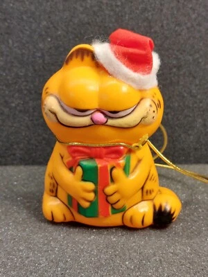Vintage 1981 Garfield Holding Present Gift Plastic Christmas Tree Ornament - Image 1 of 2