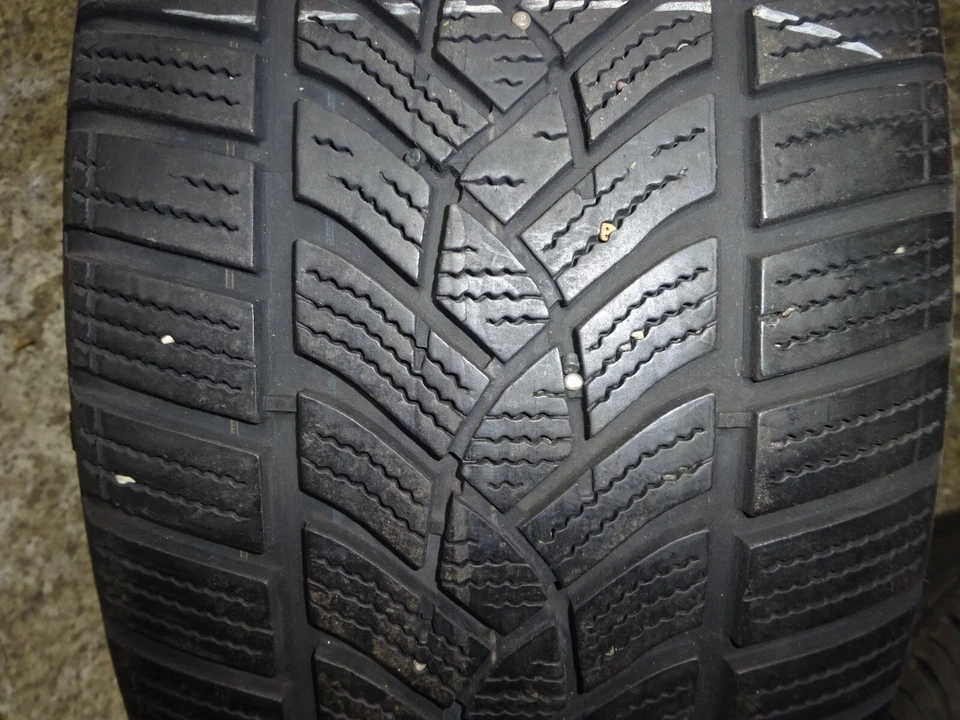 Goodyear Ultra Grip   Perf. Gen.1    Runflat    225/50/17/98H  1 Stück  6 mm - Bild 1 von 1