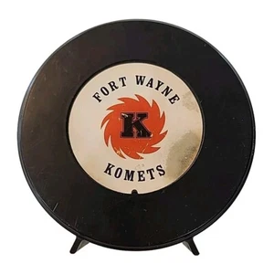Banco de disco de hockey Fort Wayne Komets IHL 7 pulgadas de alto 1970 logotipo - Imagen 1 de 4