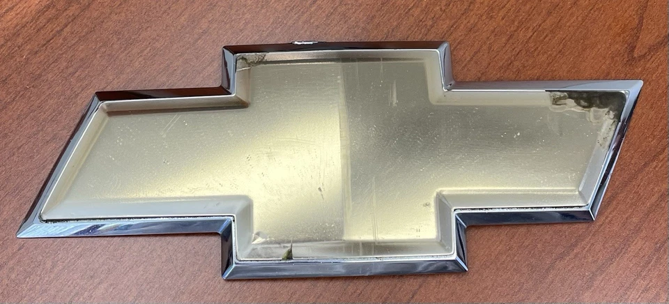 Chevrolet Trailblazer 2006-2009 Uplander 2005-2008 emblema delantero OEM 20831223 Foto 1 de 4