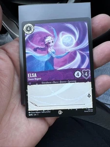 Elsa - Queen Regent Lorcana TCG PROMO 16/P2 EN-1 Disneyland Exclusive In Hand - Bild 1 von 2
