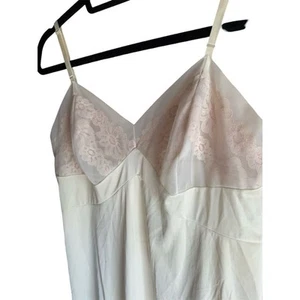 Vintage Vanity Fair Ivory Standard Full Slip 36 Floral Lace Adjustable Straps - Picture 1 of 6