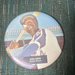 Hank Aaron, Atlanta Braves (1970s) 3.5" Vintage Baseball Pin-Back Button - Picture 1 of 2