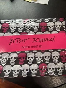 BETSEY JOHNSON PINK & WHITE SKULLS BLACK BACKGROUND QUEEN SIZE SHEETS NWT - Picture 1 of 3