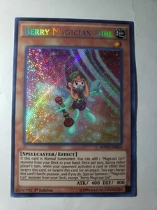 Yugioh - Berry Magician Girl - 1a Edición Secreta Rara - Tarjeta Holográfica Gratuita - Imagen 1 de 2