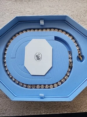 Nuevo Collar Tenis Swarovski Una Angelic Corte Redondo Tono Dorado FALTA 1 PIEDRA Foto 1 de 4