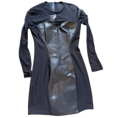 Vestido de cuero negro A86-Miss One con detalles plateados #gótico #punk #años 90 #vintage Foto 1 de 4