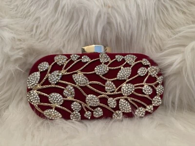 Клатч с серебряными золотыми листьями вышивка красный бархат с золотой цепочкой - Изображение 1 из 4