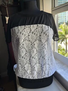 Blusa INC International Concepts blanca de encaje y negra cintura elástica transparente talla M - Imagen 1 de 8
