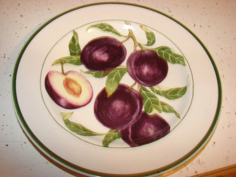 AMERICAN ATELIER HARVEST FRUIT PLATE PURPLE PLUMB 8 1/8"  MINT Cover