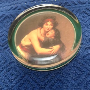 Vintage Past Times Glass Paperweight Mother and Child by Elisabeth Vigee-Librun - Picture 1 of 3