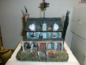 Hawthorne Village The Munsters LILY'S INN with COA - Picture 1 of 12