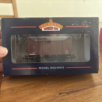 00 Gauge Bachmann 38-071B 12 Ton Southern Planked Vent Van BR (S)Bauxite 223/224 - Image 1 of 2