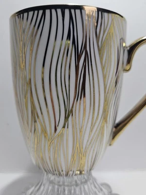 Taza International Gold Leaf certificada - Diseño de líneas fluidas Foto 1 de 4