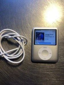 Apple iPod Nano 3ª Generación 8 GB Astilla Muy Bonito. Batería nueva - Imagen 1 de 4
