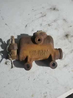 1942 - 46 Packard Clipper six Wagner master cylinder FE-1108 touring sedan v6 - Imagem 1 de 4