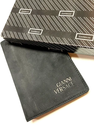 CARTERA GIANNI VERSACE VINTAGE AÑOS 90 ESTAMPADO INTERIOR GAMUZA CUERO DOBLE PLIEGUE ITALIA NEGRA Foto 1 de 4