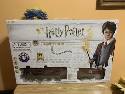 Lionel Harry Potter Hogwarts Express Battery-Powered Ready to Play Train Set - Image 1 of 4