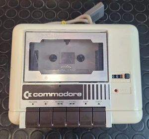 Commodore Datassette C2N "FUNZIONANTE" x C64, C128 e Vic20, no amiga, C16, plus4 - Foto 1 di 2