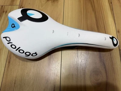 Sillín Prologo Nago EVO TR blanco/azul riel de carbono Foto 1 de 4