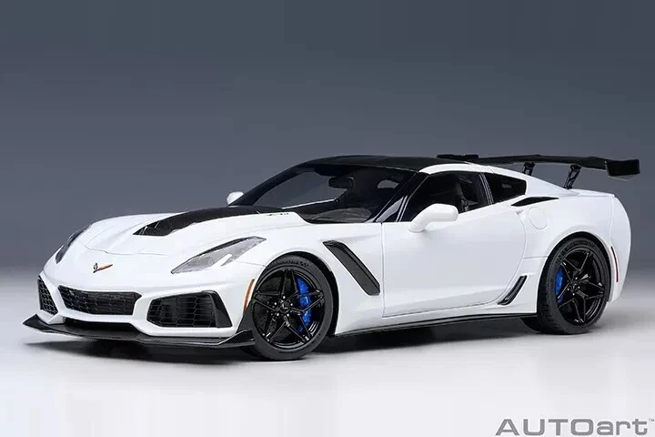 Autoart 71270 1/18 CHEVROLET CORVETTE C7 ZR1 ARCTIC WHITE Diecast Model Car