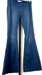 Pantalones de mezclilla para mujer FREE PEOPLE Penny Pull acampanados pierna talla 28R - Imagen 1 de 5
