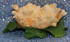 VINTAGE PORCELAIN CAPODIMONTEVERY LARGE OPEN FLOWER FIGURINE ITALY - Picture 1 of 6