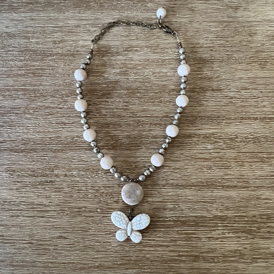 Lindo Colar Borboleta Exclusivo Creme e Contas Marrom Boho Feito à Mão Vintage - Imagem 1 de 4