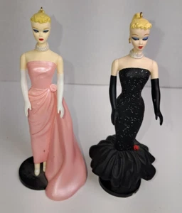 Hallmark Enchanted Solo Spotlight Estilo Años 60 Barbie Años 90 Adornos de Navidad - Imagen 1 de 7
