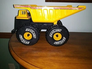 2005 Buddy L Pressed Steel/Plastic Yellow Mack Dump Truck ~ Fast Lane - Picture 1 of 8