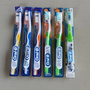 Lot of 6 Oral B Toothbrushes Advantage Complete CrossAction 2002 2010 2011 2016 - Picture 1 of 8