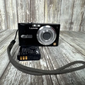 Panasonic Lumix DMC-FX12 schwarz Digitalkamera mit Akku ohne Ladegerät - getestet - - Bild 1 von 13