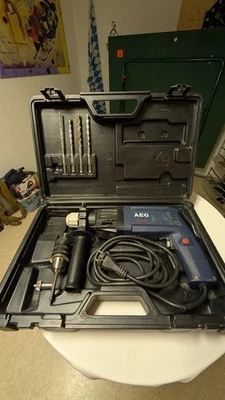 AEG Schlagbohrmaschine mit Zubehör - Bild 1 von 3