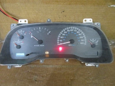 Cuadro de instrumentos velocímetro Dodge Ram 1500 1998 98 99 225 k millas 56020619 Foto 1 de 4