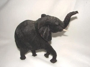 Figura Elefante hecha de resina con tronco y con colmillos - Imagen 1 de 3