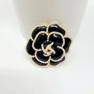 Brosche Anstecknadel Rose Blume Perle eingebettet elegant schick Paris Damen schwarz - Bild 1 von 4