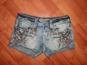 Grace In LA Women Size 24 Floral Embroidery Distressed Stretch Denim Shorts 4662 - Picture 1 of 12