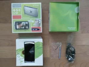 Sony Ericsson Vivaz U5i - Moon Silver - Network Unlocked - Photo 1/7