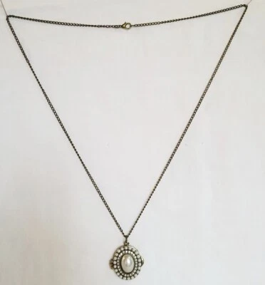 Hermoso COLLAR COLLAR DE PERLAS Y CRISTALES de imitación metal tono latón Foto 1 de 4