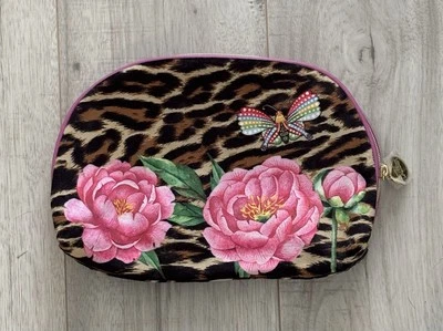 Bolso de Maquillaje Cosmético Estée Lauder Estampado de Leopardo y Diseño Floral con Mariposa Foto 1 de 4