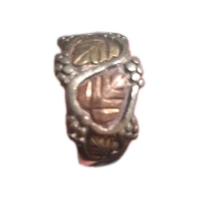 Anillo banda tricolor hojas de uva de 10 k oro plata esterlina Black Hills talla 7 RL Foto 1 de 4