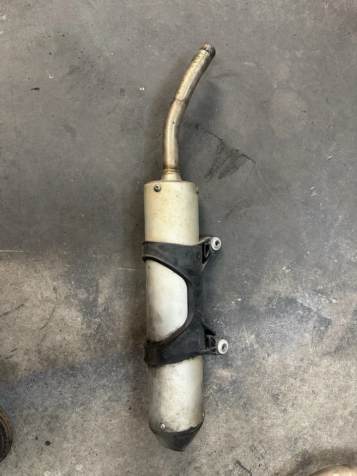 Silenciador de stock Ktm 250 Xc 2018 con tapa antichispas Enduro Engineering Foto 1 de 3