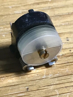 Condensador dieléctrico de plástico Sprague FILMTRIM, GZN30100, ajustable 18-300 Pf. Foto 1 de 3